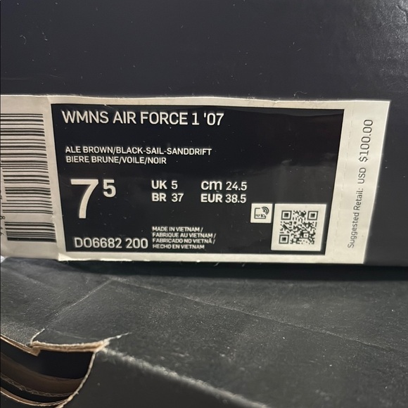 Nike Brown and White Sneakers Versatile Low-Top Design slightly worn - Picture 2 of 6